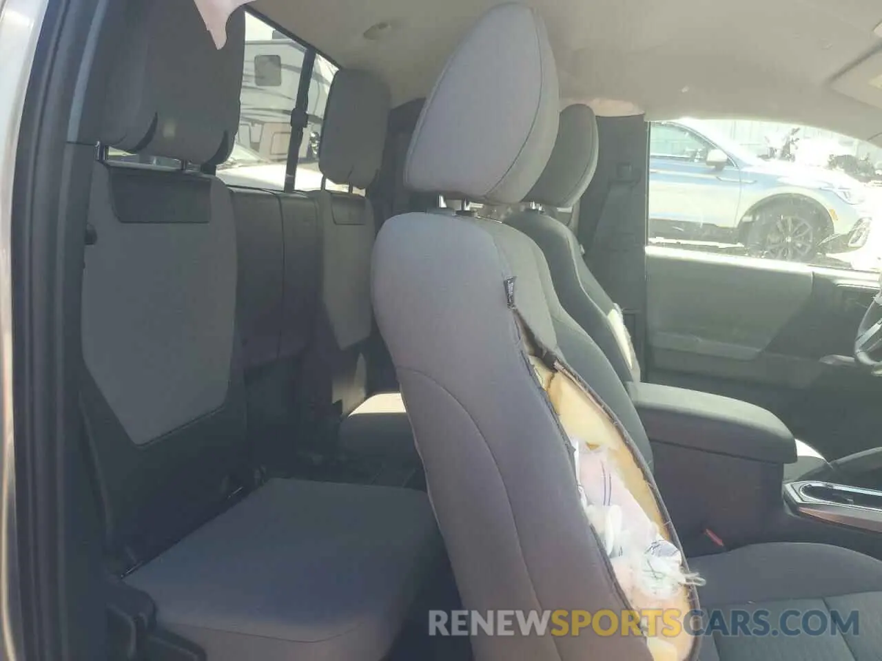 10 Photograph of a damaged car 5TFSZ5AN5KX202901 TOYOTA TACOMA 2019