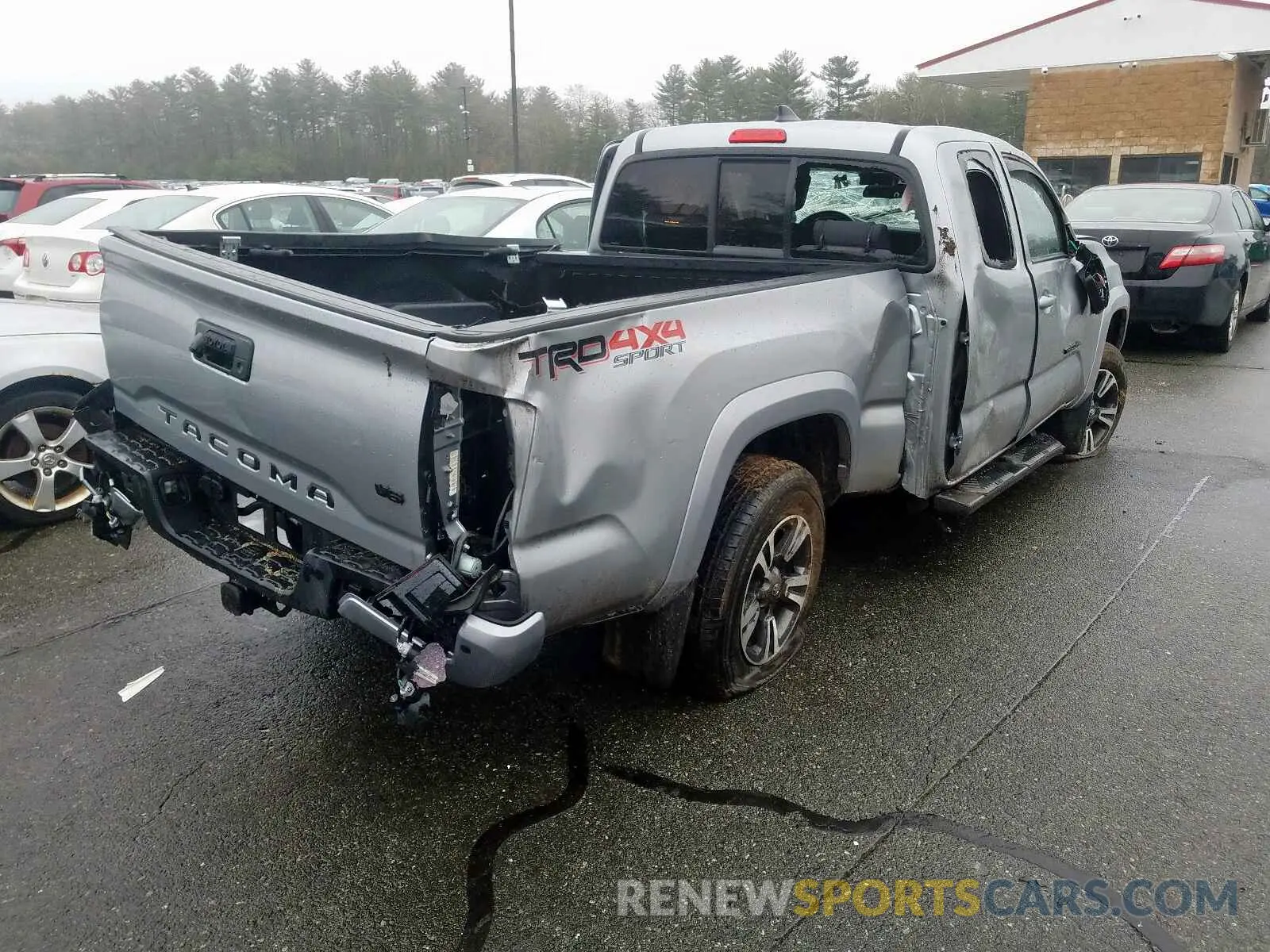 4 Photograph of a damaged car 5TFSZ5AN6KX167656 TOYOTA TACOMA 2019