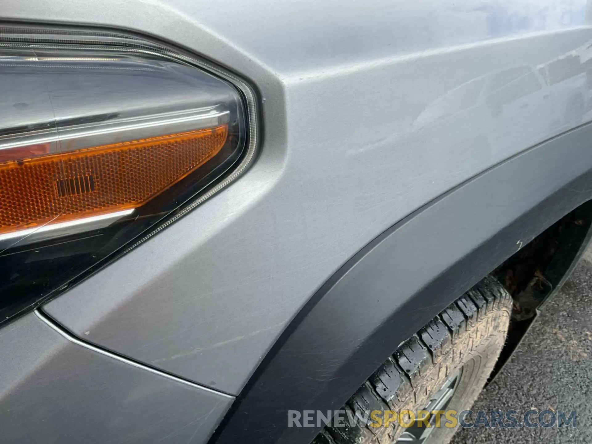 19 Photograph of a damaged car 5TFSZ5AN7KX210918 TOYOTA TACOMA 2019