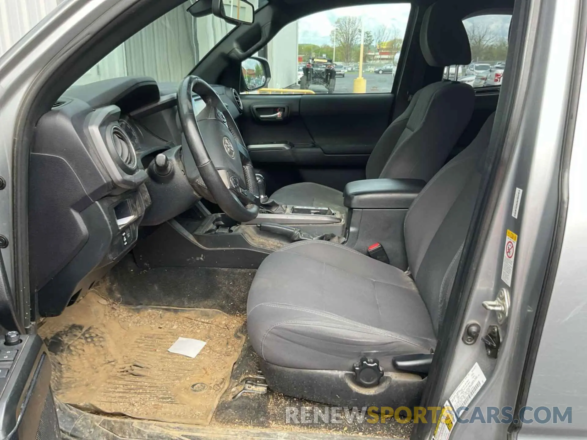 7 Photograph of a damaged car 5TFSZ5AN7KX210918 TOYOTA TACOMA 2019