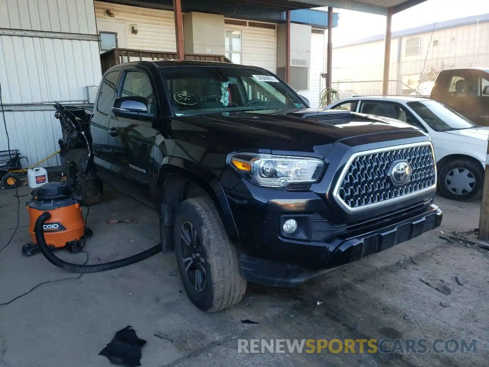 1 Photograph of a damaged car 5TFSZ5AN8KX192039 TOYOTA TACOMA 2019