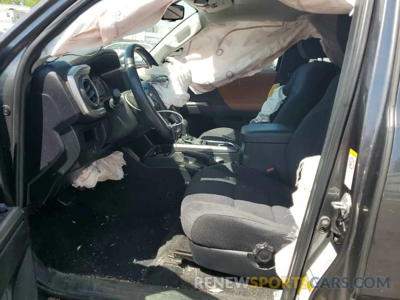 7 Photograph of a damaged car 5TFSZ5AN8KX209180 TOYOTA TACOMA 2019