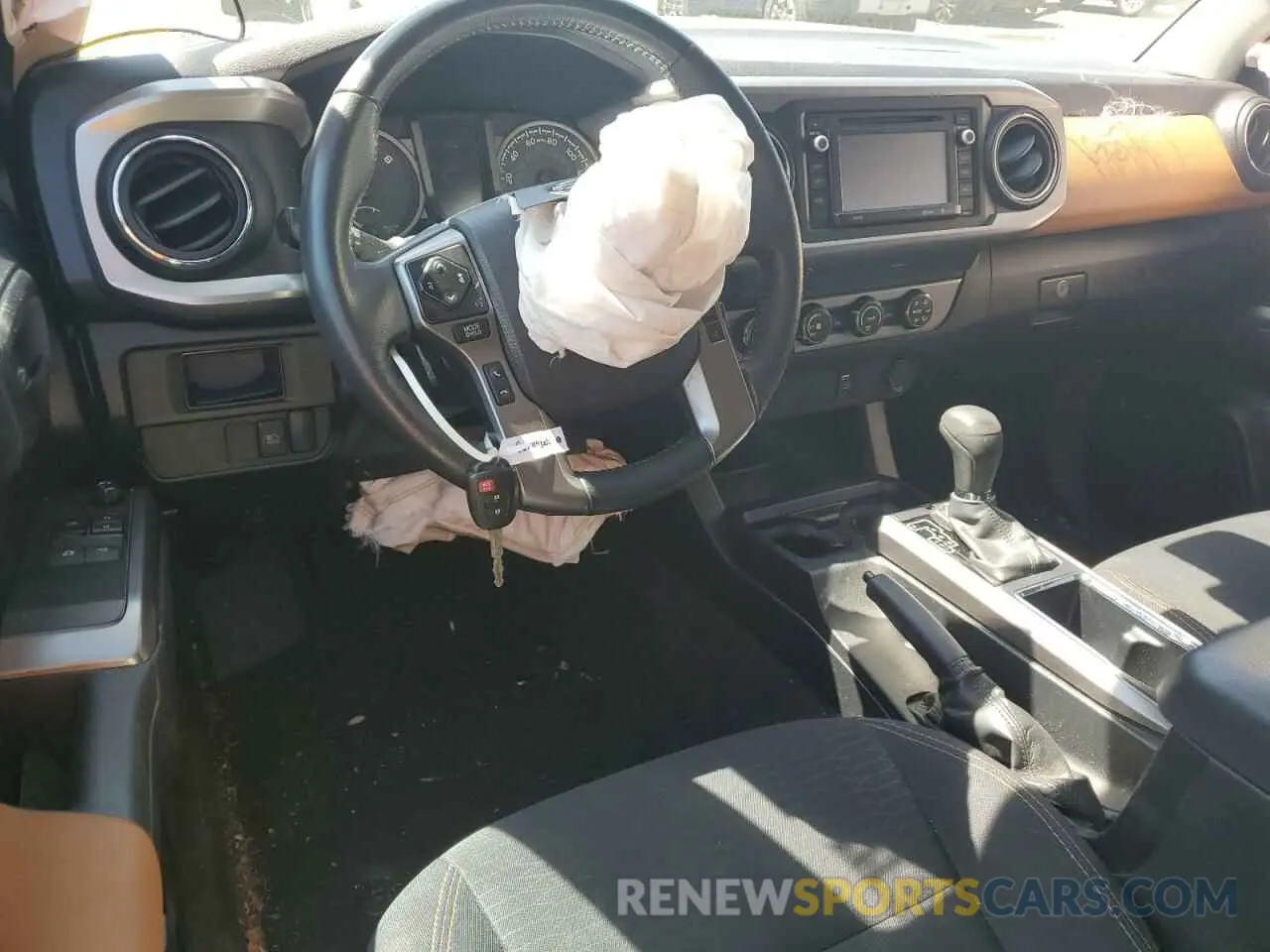 8 Photograph of a damaged car 5TFSZ5AN8KX209180 TOYOTA TACOMA 2019