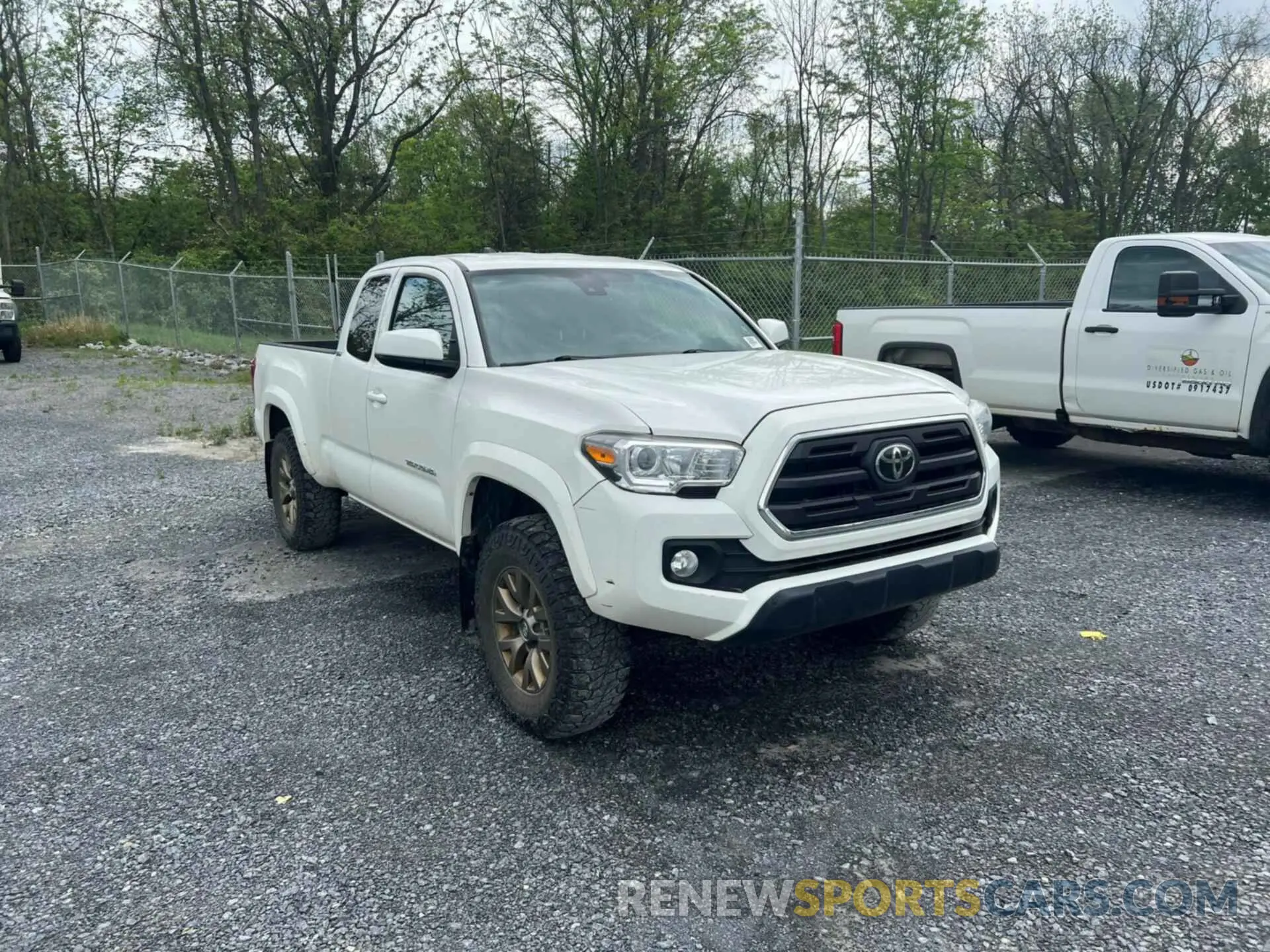 16 Photograph of a damaged car 5TFSZ5AN9KX200181 TOYOTA TACOMA 2019