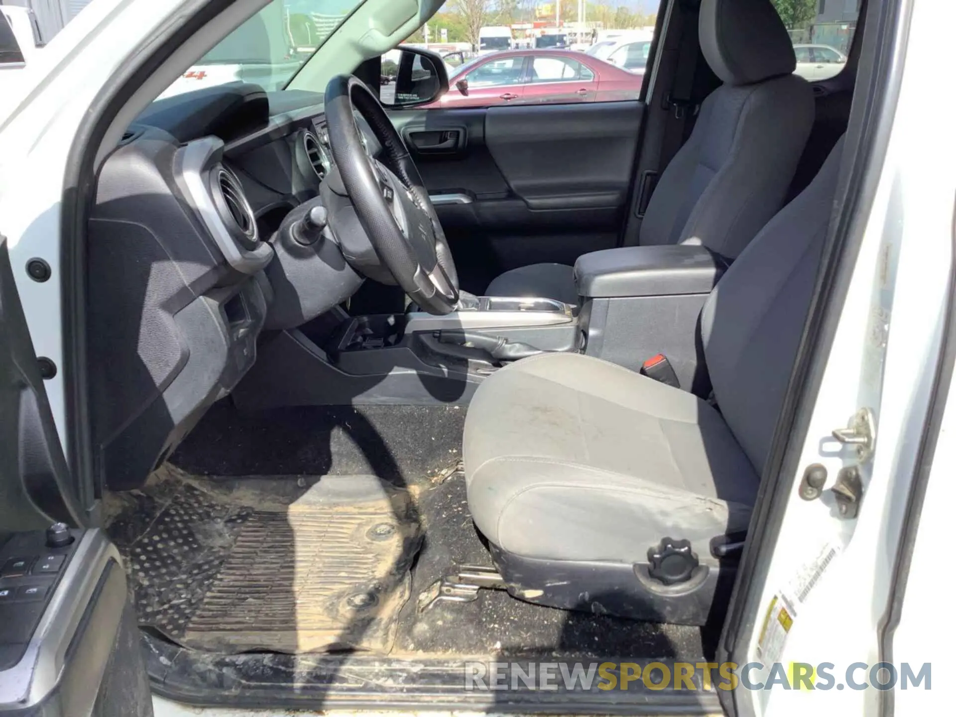 24 Photograph of a damaged car 5TFSZ5AN9KX200181 TOYOTA TACOMA 2019
