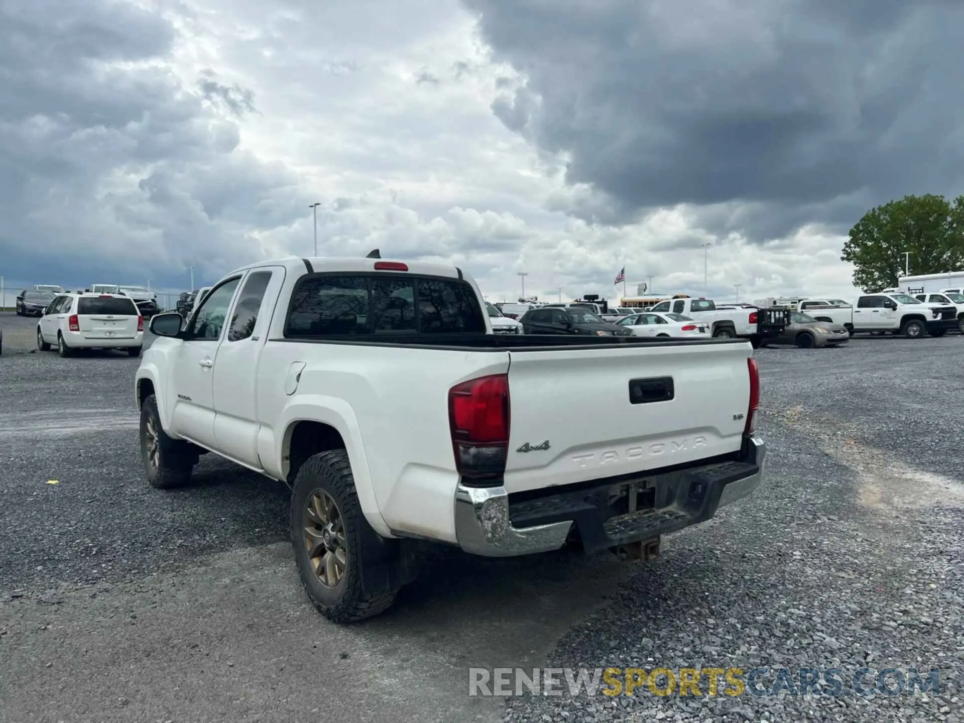 3 Photograph of a damaged car 5TFSZ5AN9KX200181 TOYOTA TACOMA 2019