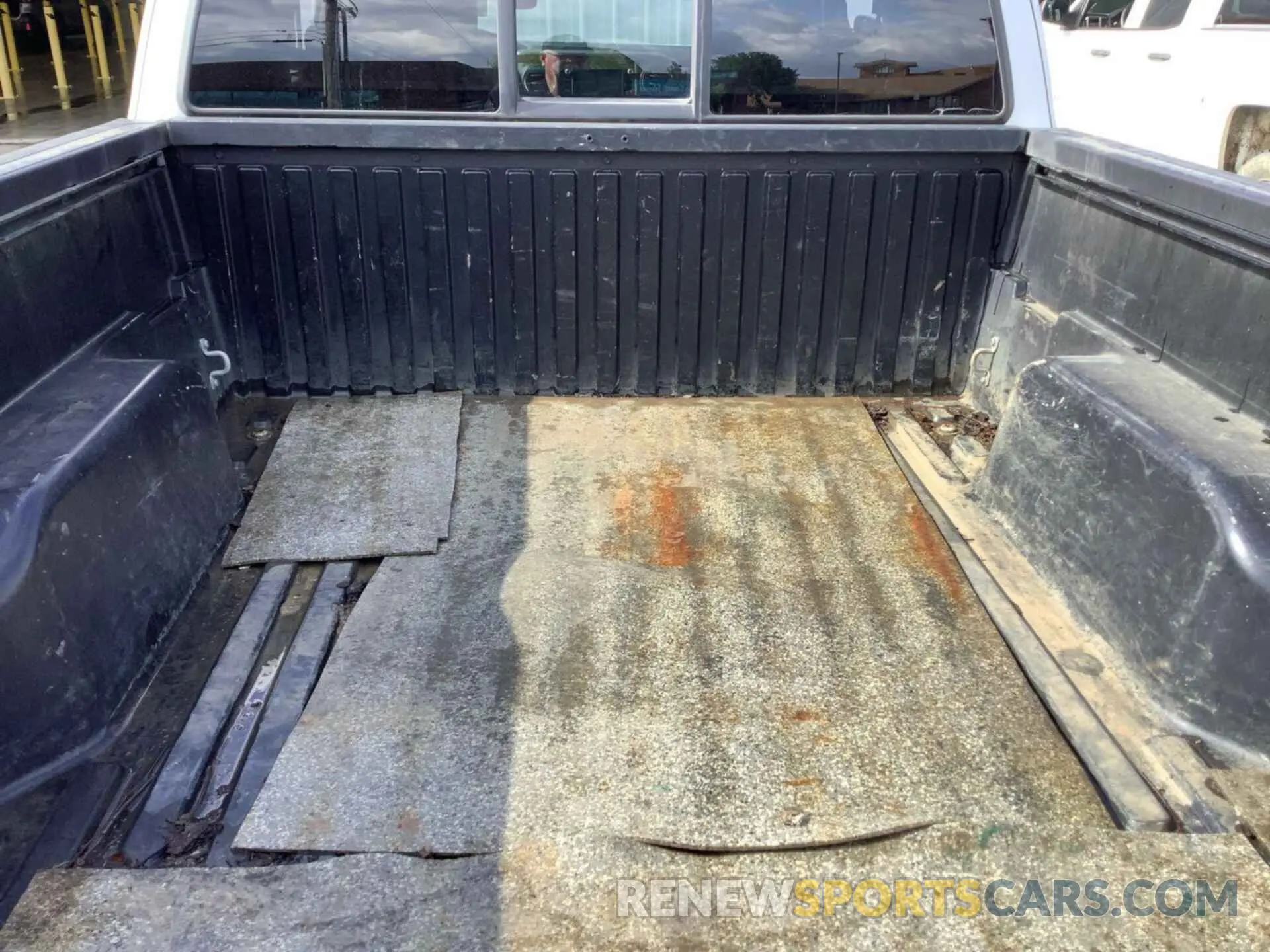 4 Photograph of a damaged car 5TFSZ5AN9KX200181 TOYOTA TACOMA 2019