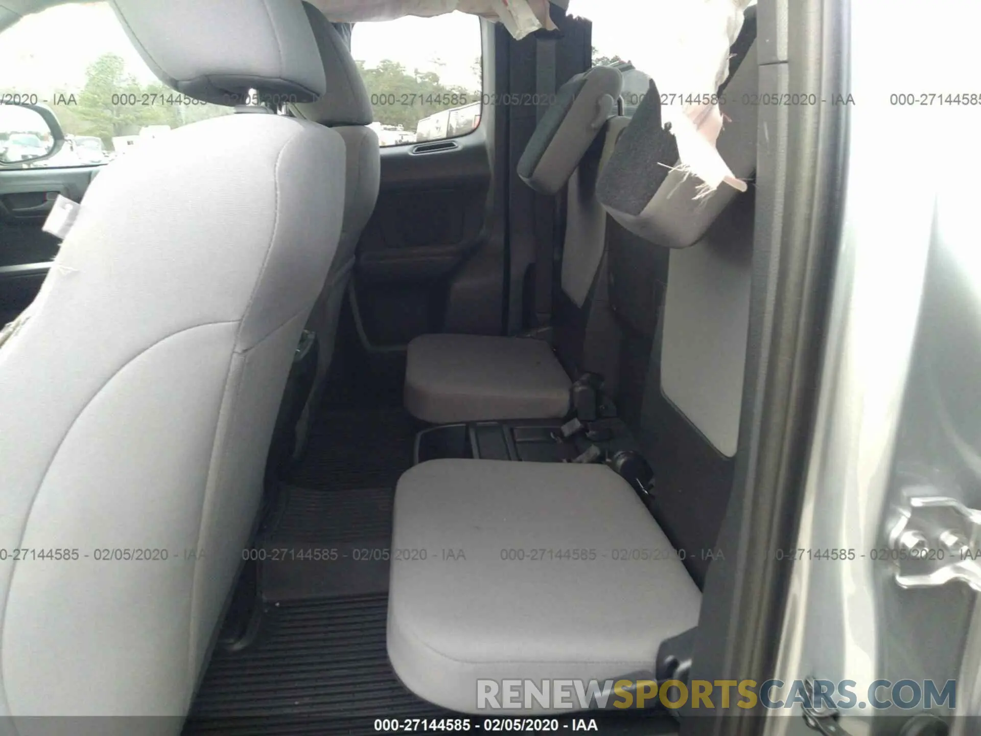 8 Photograph of a damaged car 5TFSZ5AN9KX204800 TOYOTA TACOMA 2019