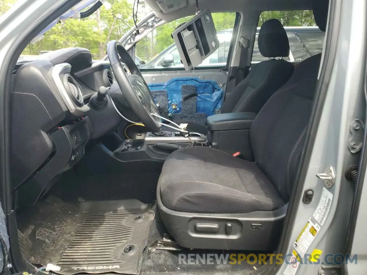 7 Photograph of a damaged car 3TMAZ5CN0LM117206 TOYOTA TACOMA 2020