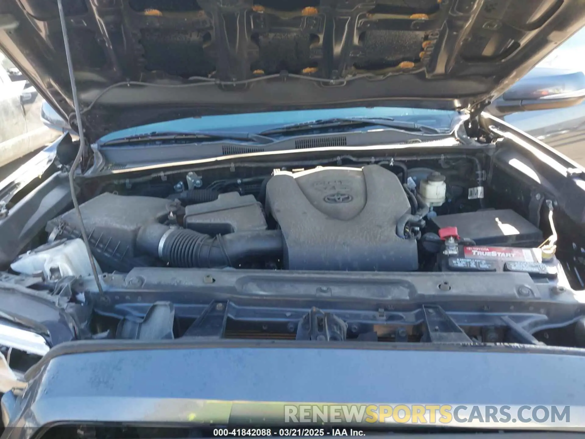 10 Photograph of a damaged car 3TMAZ5CN2LM115568 TOYOTA TACOMA 2020
