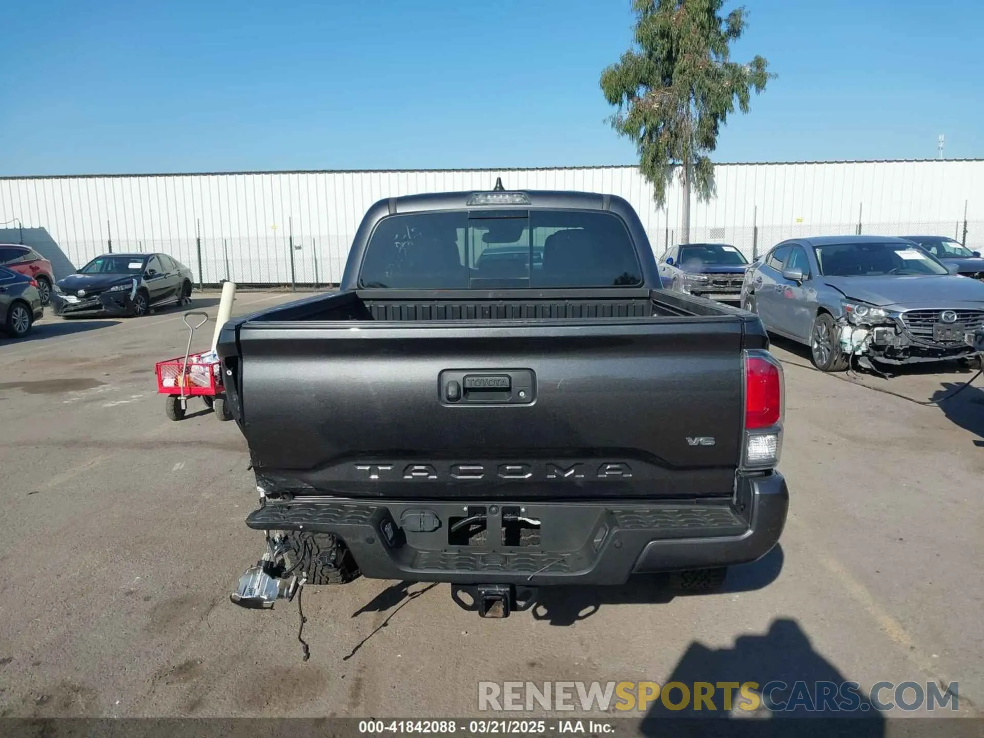 16 Photograph of a damaged car 3TMAZ5CN2LM115568 TOYOTA TACOMA 2020