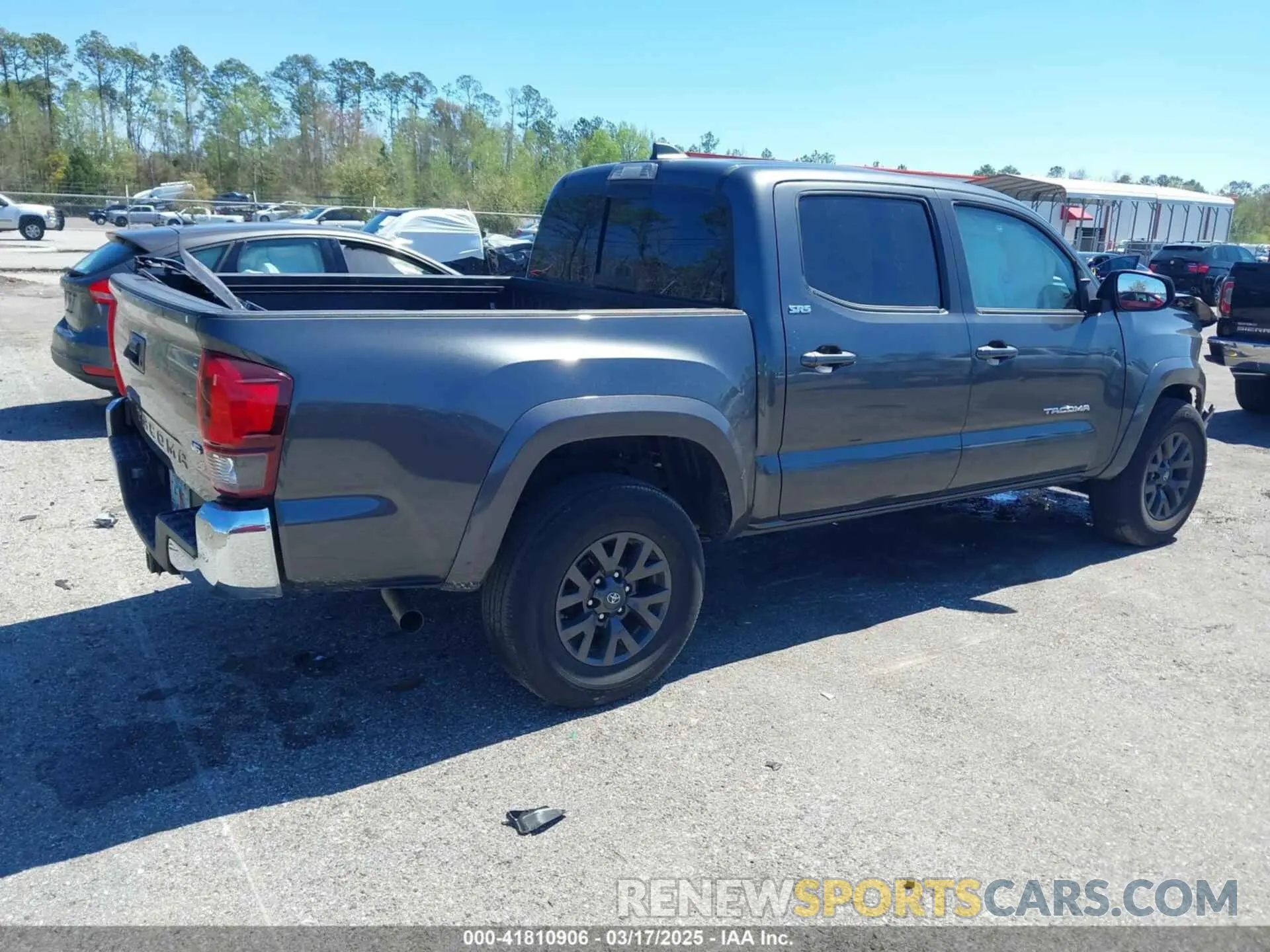 4 Photograph of a damaged car 3TMAZ5CN2LM116526 TOYOTA TACOMA 2020
