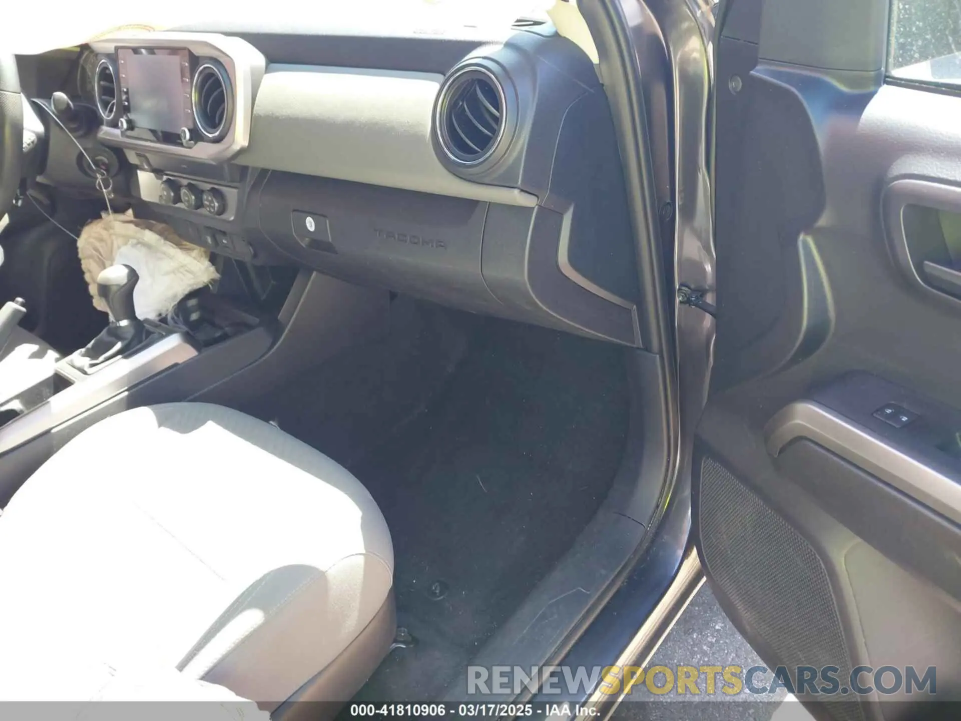 5 Photograph of a damaged car 3TMAZ5CN2LM116526 TOYOTA TACOMA 2020