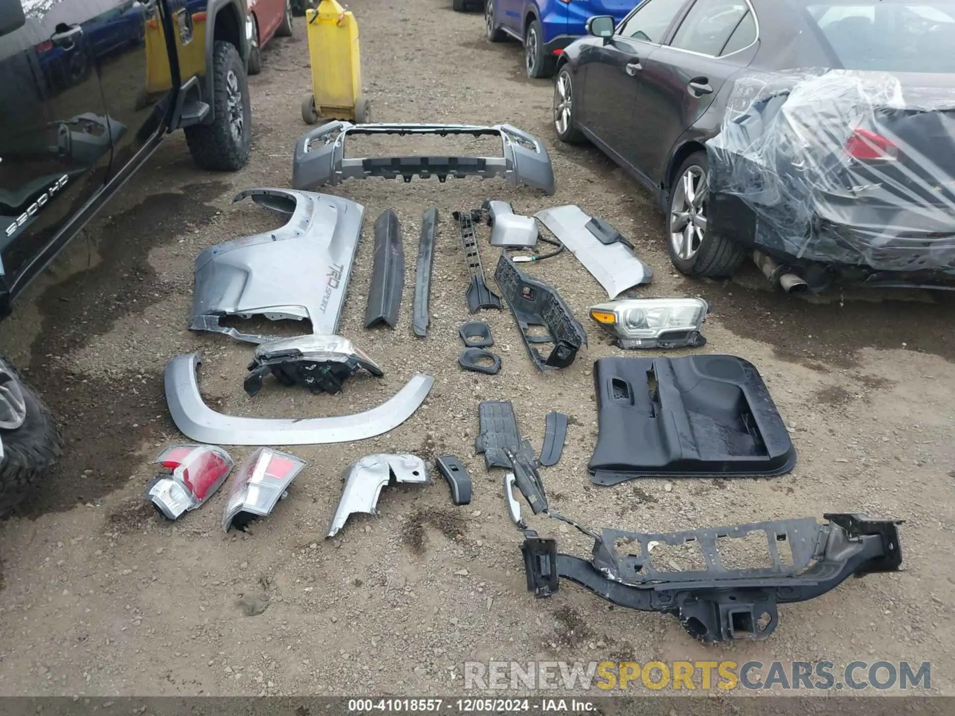 12 Photograph of a damaged car 3TMAZ5CN3LM117202 TOYOTA TACOMA 2020