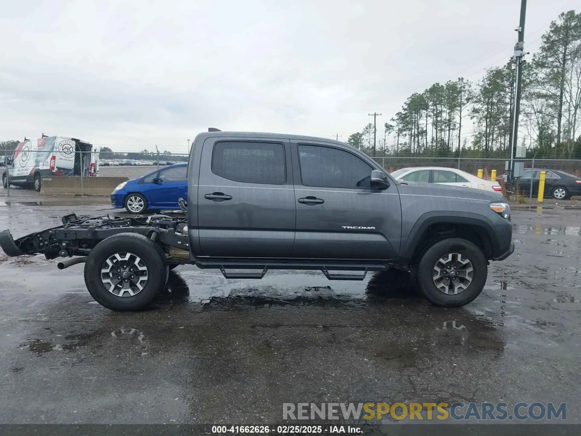 13 Photograph of a damaged car 3TMAZ5CN3LM124599 TOYOTA TACOMA 2020