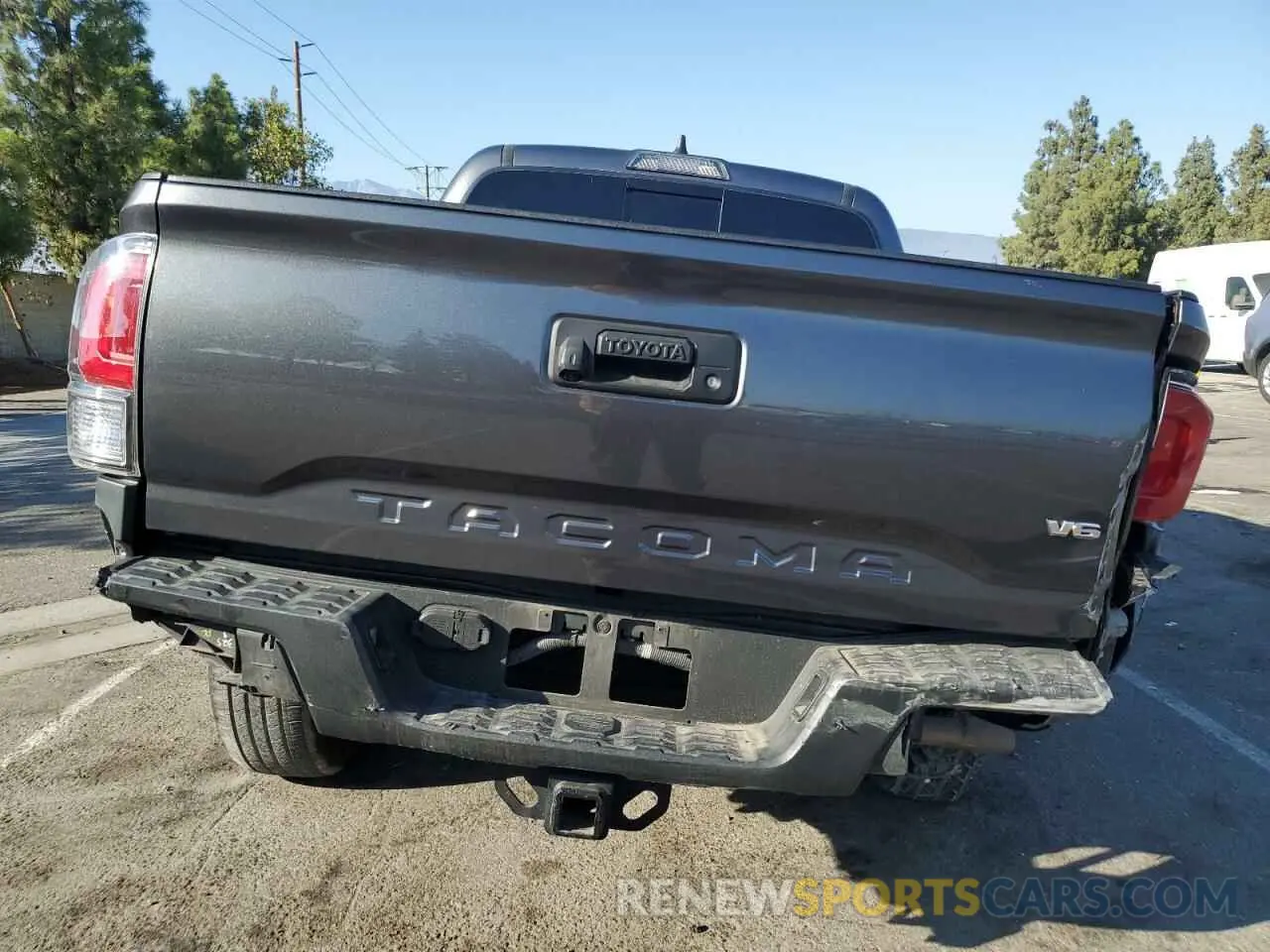 6 Photograph of a damaged car 3TMAZ5CN3LM125381 TOYOTA TACOMA 2020