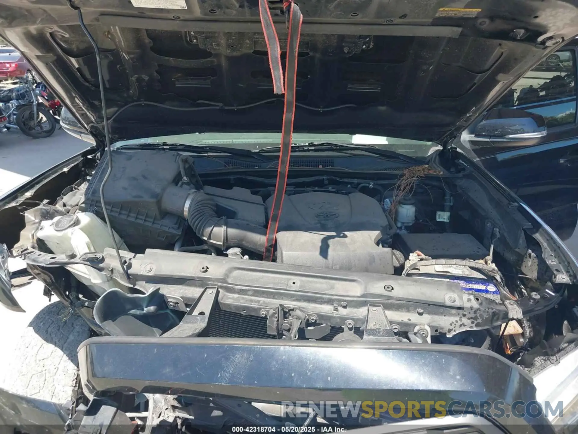 10 Photograph of a damaged car 3TMAZ5CN3LM125798 TOYOTA TACOMA 2020