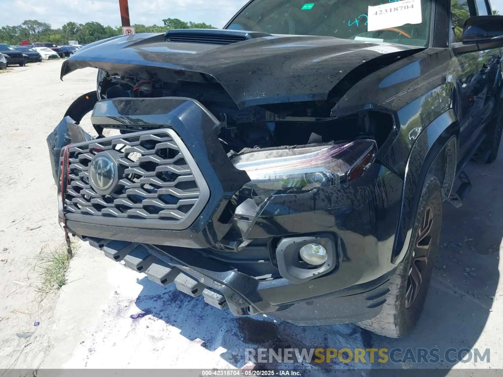 18 Photograph of a damaged car 3TMAZ5CN3LM125798 TOYOTA TACOMA 2020