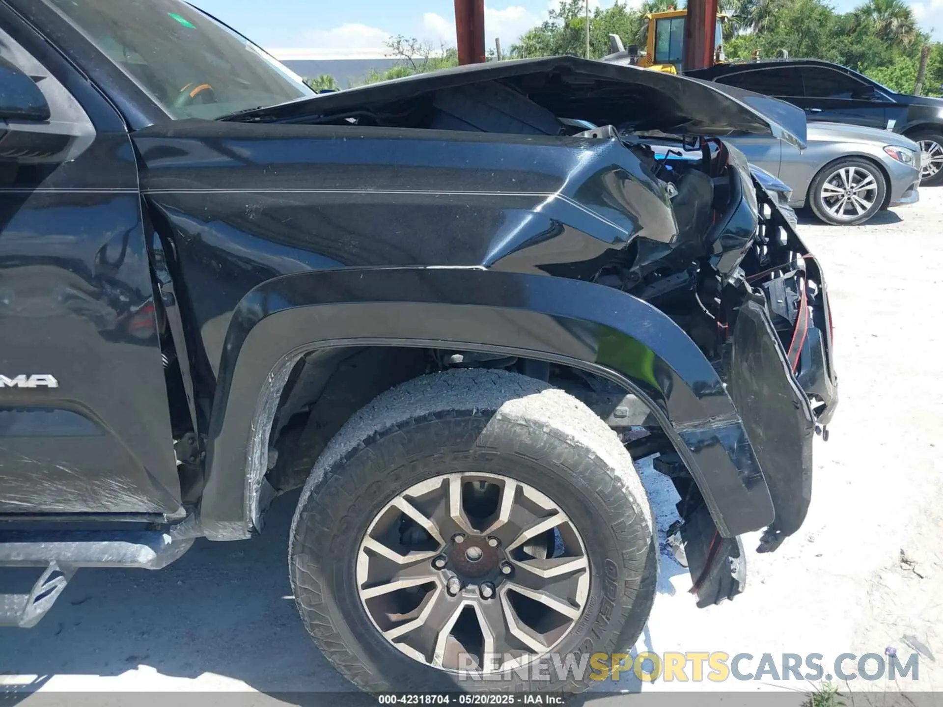 21 Photograph of a damaged car 3TMAZ5CN3LM125798 TOYOTA TACOMA 2020