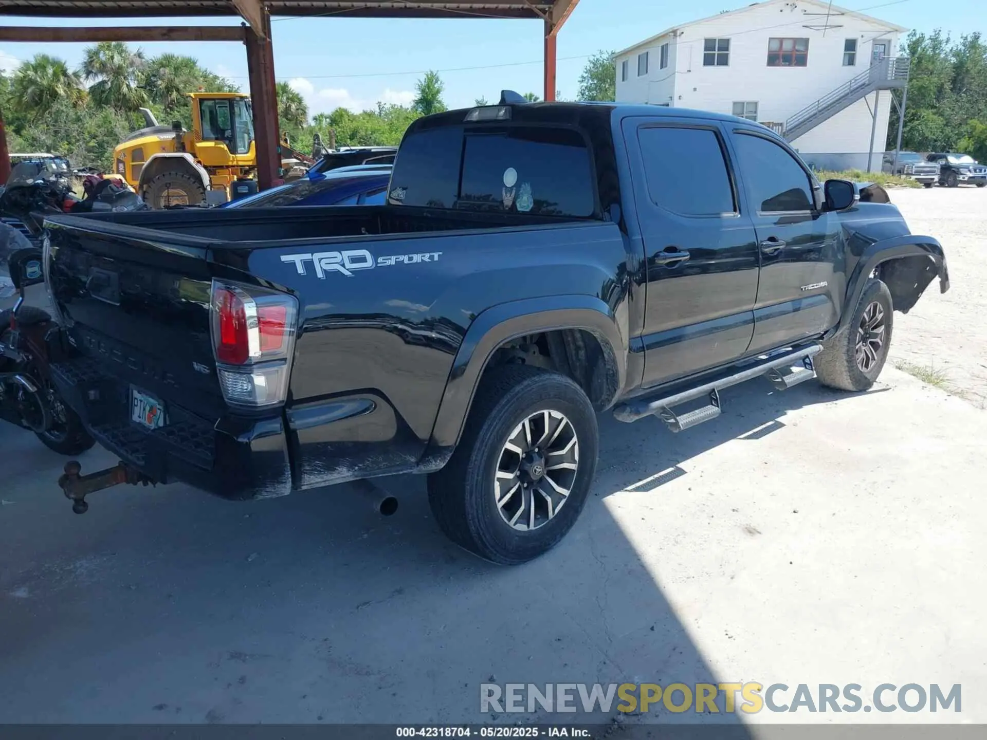 4 Photograph of a damaged car 3TMAZ5CN3LM125798 TOYOTA TACOMA 2020