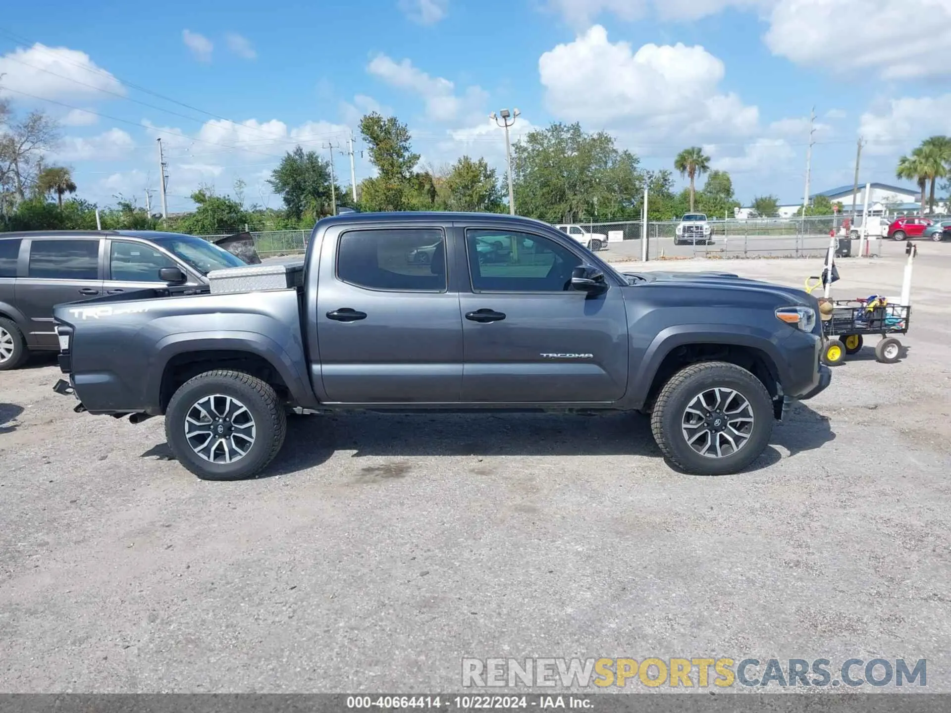 14 Photograph of a damaged car 3TMAZ5CN3LM138115 TOYOTA TACOMA 2020