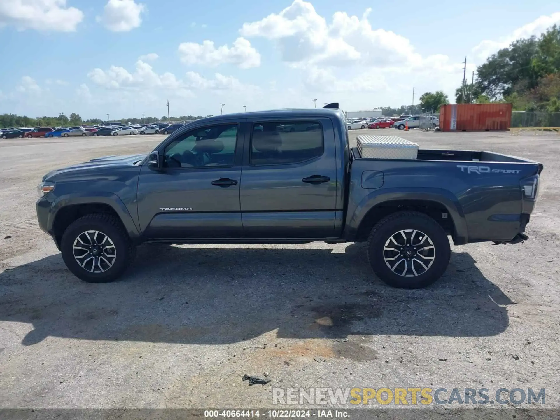 15 Photograph of a damaged car 3TMAZ5CN3LM138115 TOYOTA TACOMA 2020