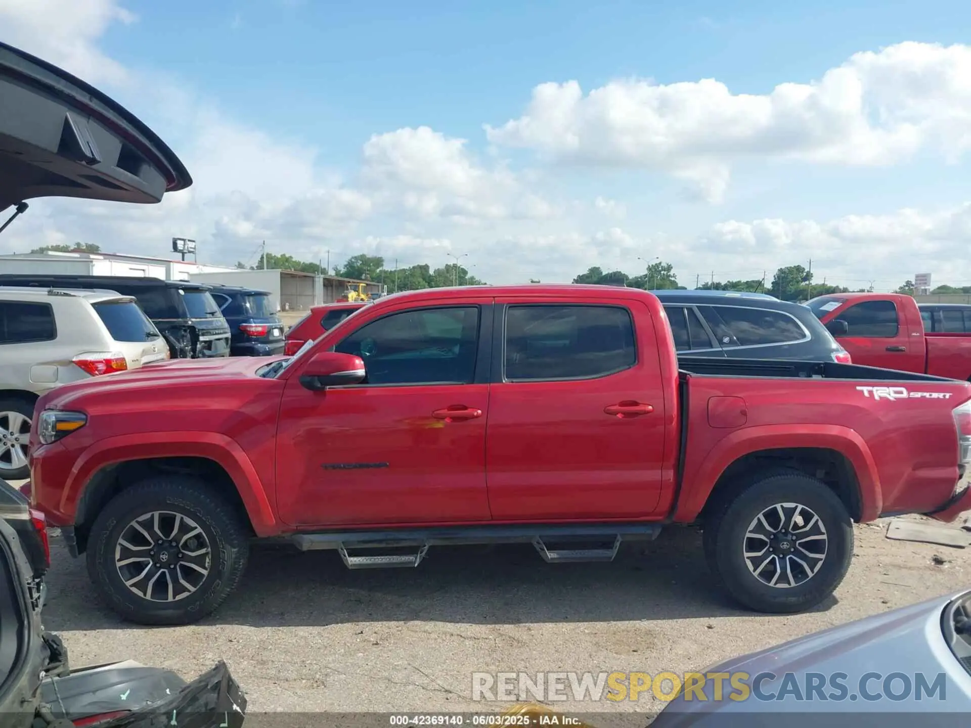 14 Photograph of a damaged car 3TMAZ5CN4LM135661 TOYOTA TACOMA 2020