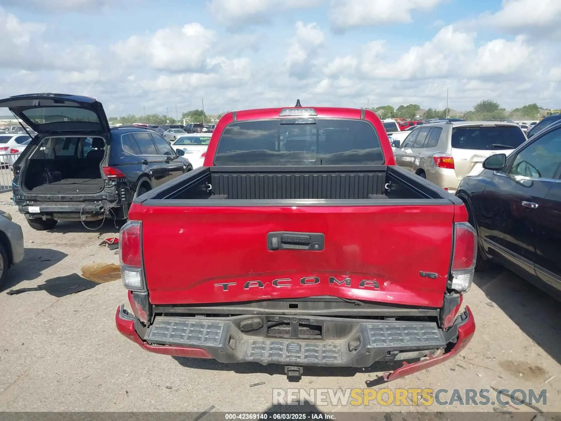 16 Photograph of a damaged car 3TMAZ5CN4LM135661 TOYOTA TACOMA 2020