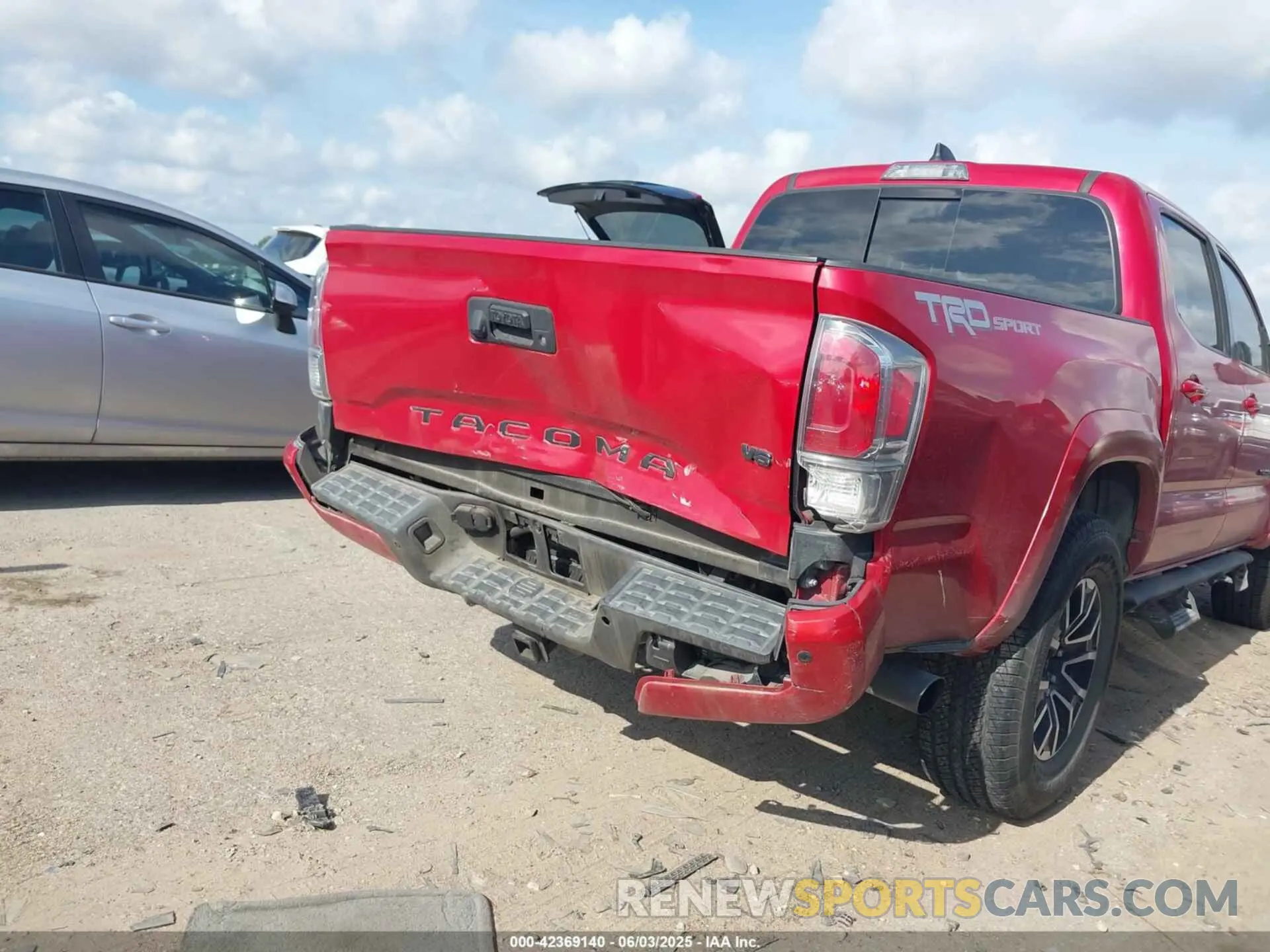 17 Photograph of a damaged car 3TMAZ5CN4LM135661 TOYOTA TACOMA 2020