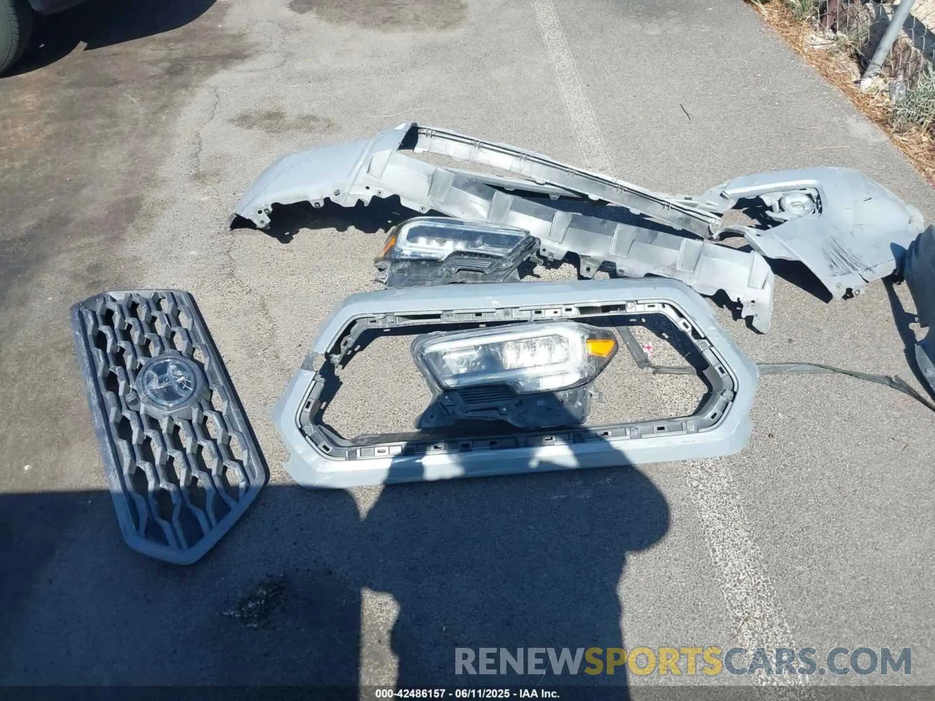 12 Photograph of a damaged car 3TMAZ5CN4LM137958 TOYOTA TACOMA 2020