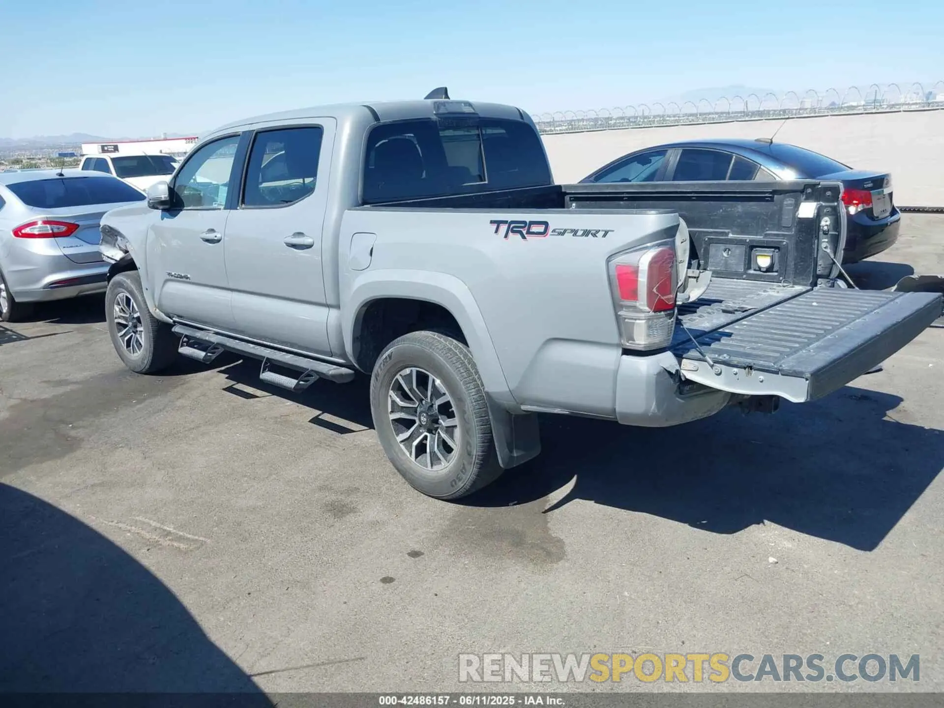 3 Photograph of a damaged car 3TMAZ5CN4LM137958 TOYOTA TACOMA 2020