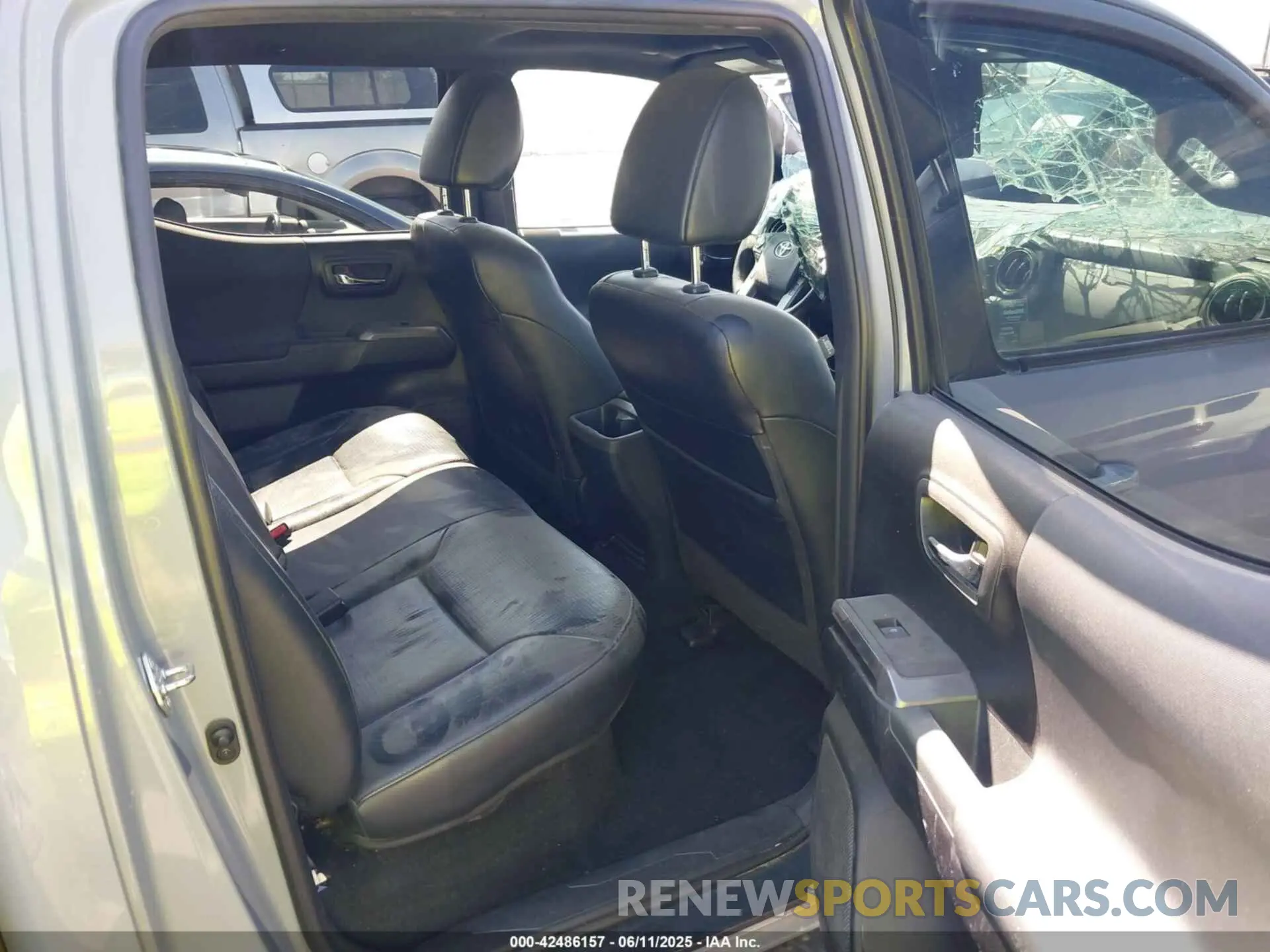 8 Photograph of a damaged car 3TMAZ5CN4LM137958 TOYOTA TACOMA 2020