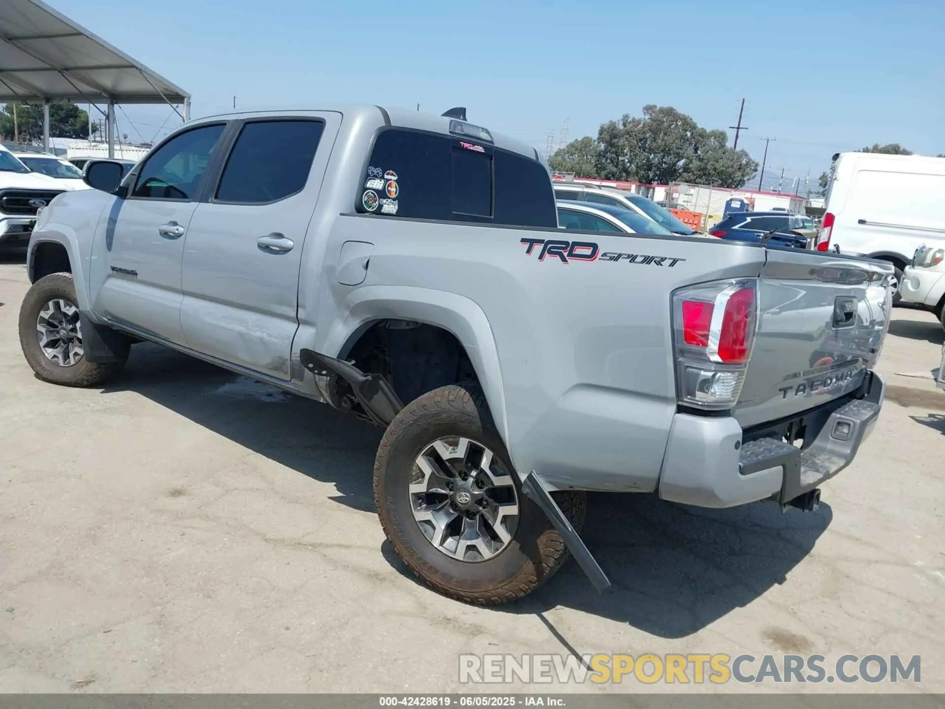 3 Photograph of a damaged car 3TMAZ5CN4LM139449 TOYOTA TACOMA 2020