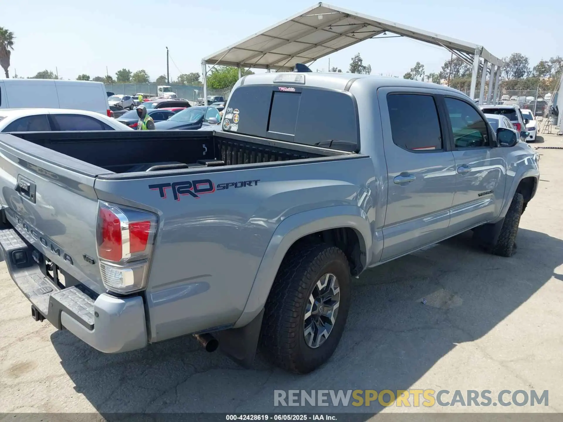 4 Photograph of a damaged car 3TMAZ5CN4LM139449 TOYOTA TACOMA 2020