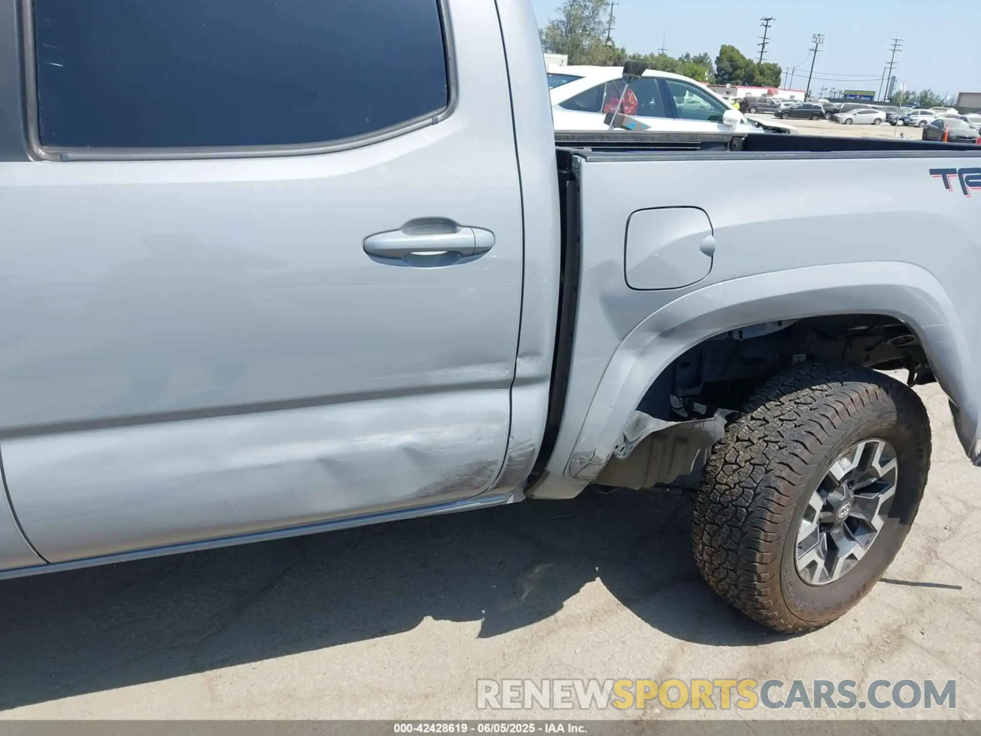 6 Photograph of a damaged car 3TMAZ5CN4LM139449 TOYOTA TACOMA 2020