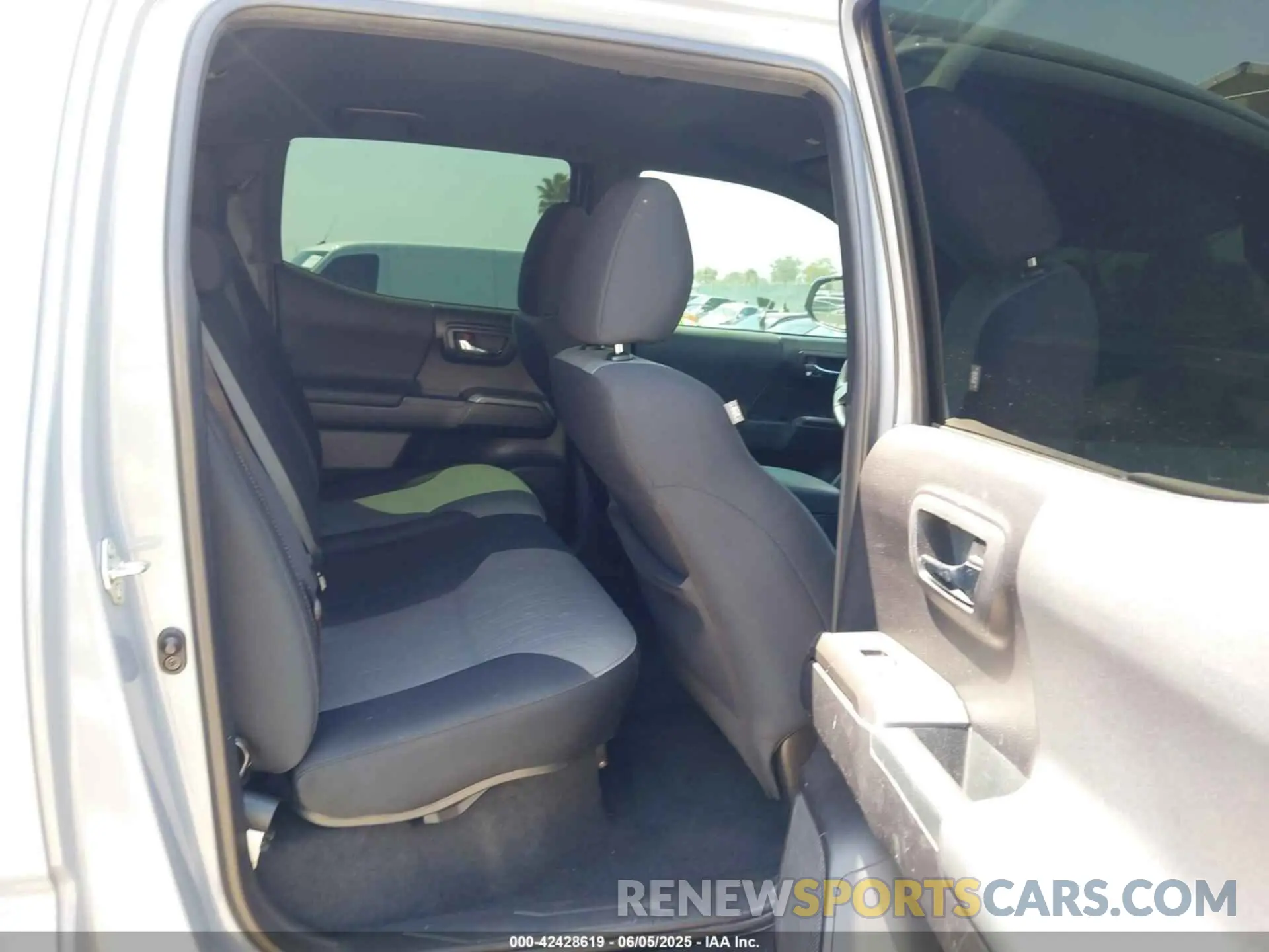 8 Photograph of a damaged car 3TMAZ5CN4LM139449 TOYOTA TACOMA 2020