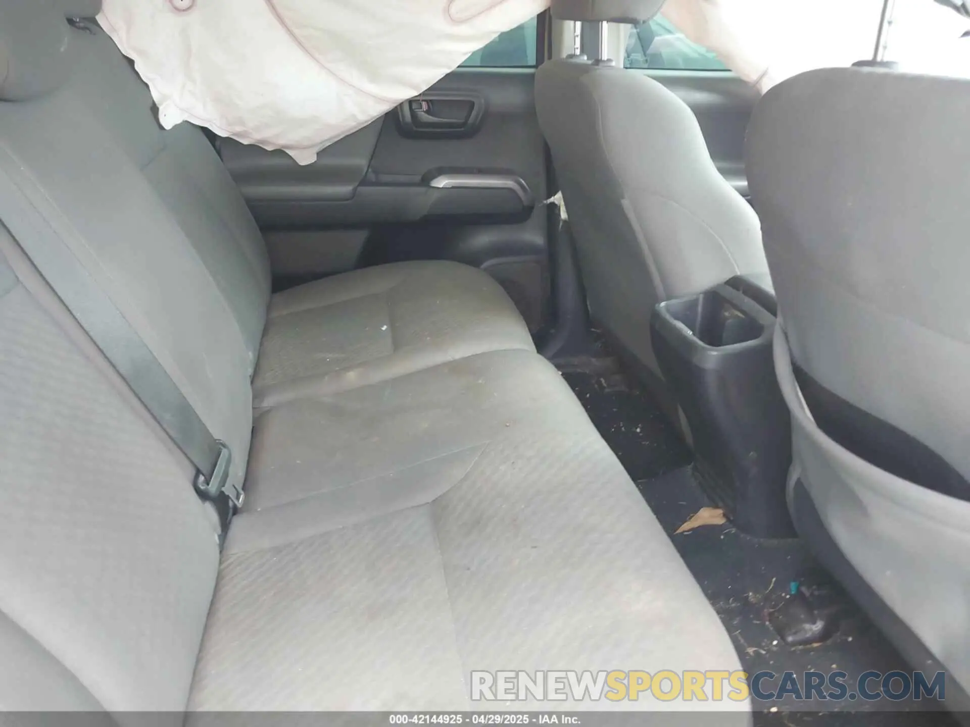 8 Photograph of a damaged car 3TMAZ5CN5LM123521 TOYOTA TACOMA 2020