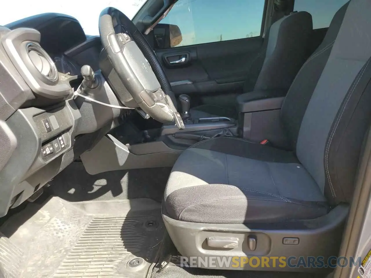 7 Photograph of a damaged car 3TMAZ5CN6LM117100 TOYOTA TACOMA 2020