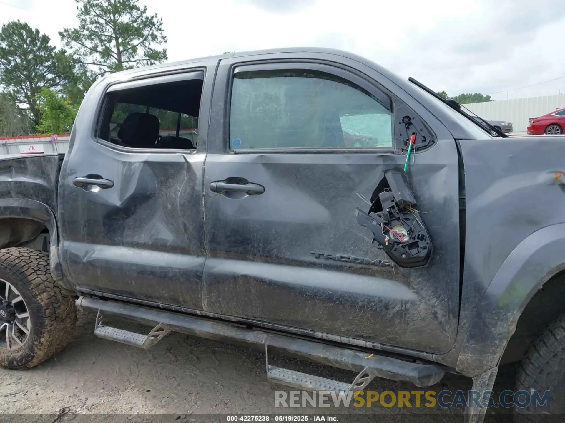 13 Photograph of a damaged car 3TMAZ5CN6LM120420 TOYOTA TACOMA 2020