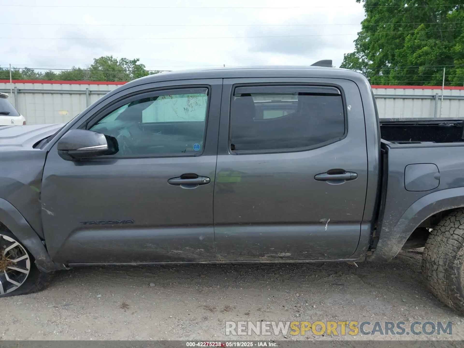 14 Photograph of a damaged car 3TMAZ5CN6LM120420 TOYOTA TACOMA 2020