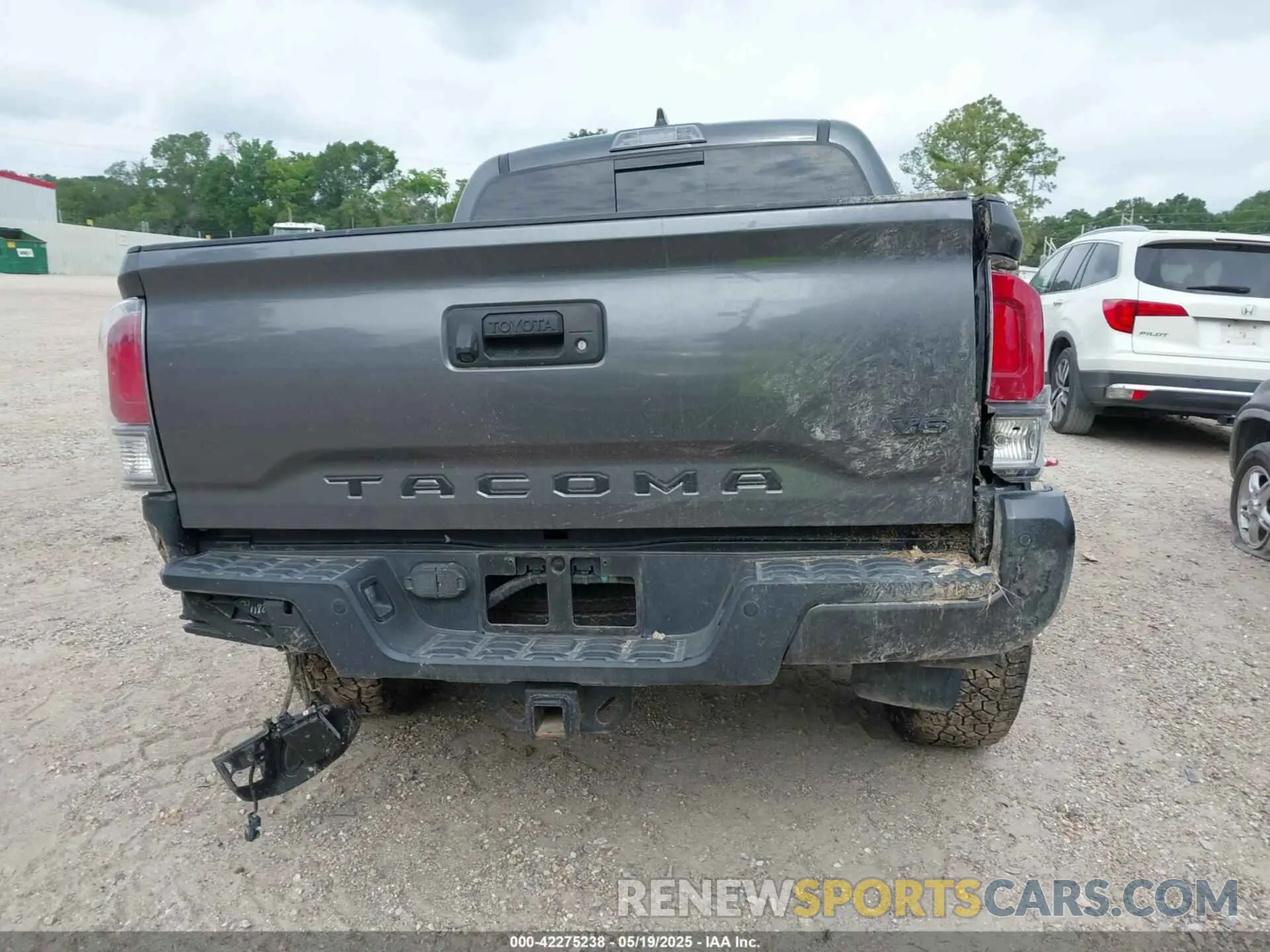 16 Photograph of a damaged car 3TMAZ5CN6LM120420 TOYOTA TACOMA 2020