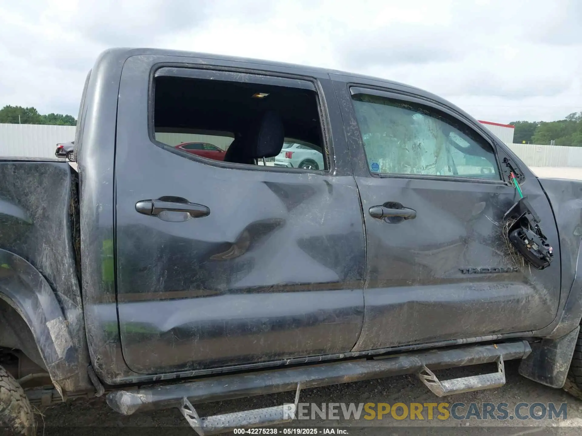 6 Photograph of a damaged car 3TMAZ5CN6LM120420 TOYOTA TACOMA 2020