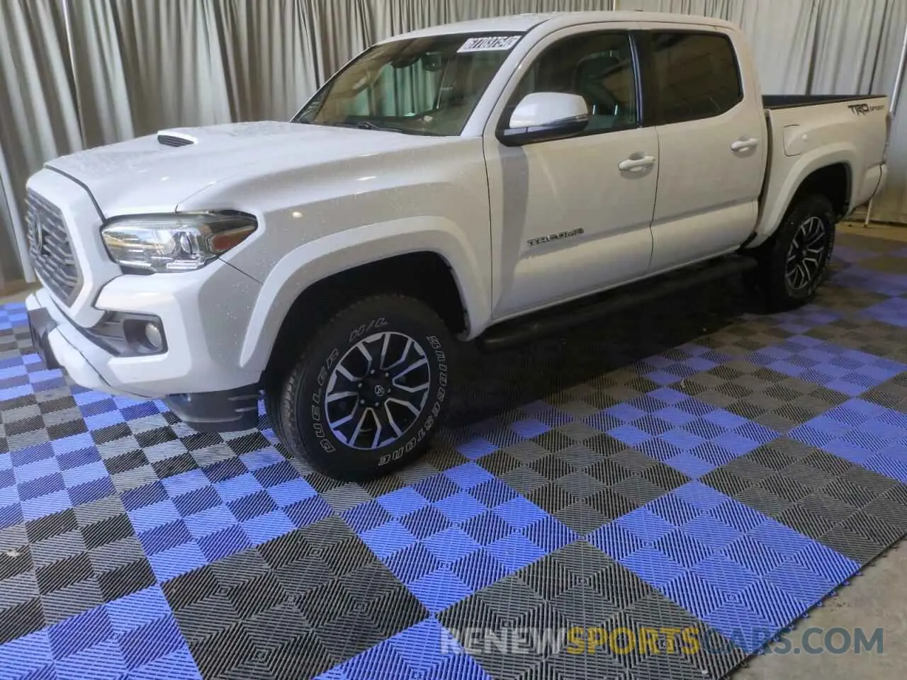 1 Photograph of a damaged car 3TMAZ5CN6LM131739 TOYOTA TACOMA 2020