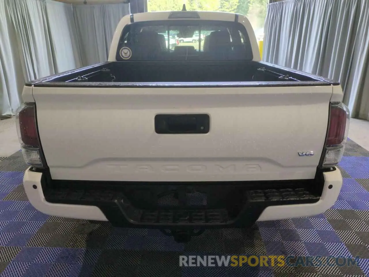 6 Photograph of a damaged car 3TMAZ5CN6LM131739 TOYOTA TACOMA 2020