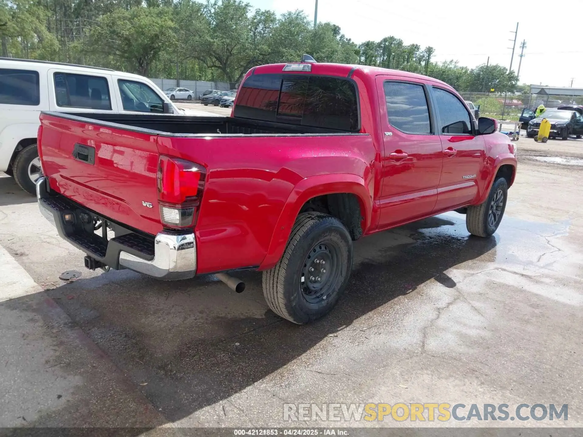 4 Photograph of a damaged car 3TMAZ5CN6LM134401 TOYOTA TACOMA 2020