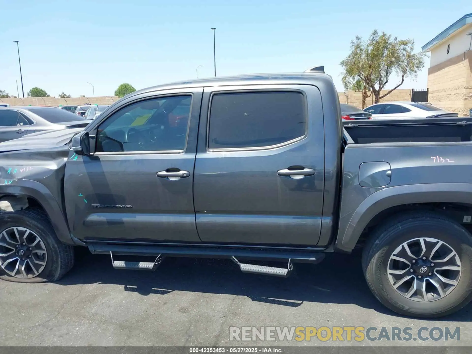15 Photograph of a damaged car 3TMAZ5CN6LM138383 TOYOTA TACOMA 2020