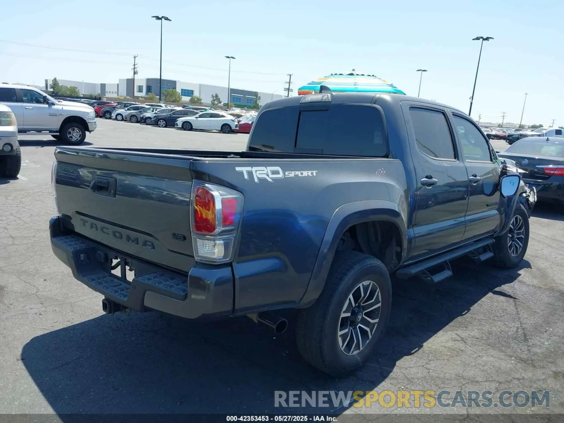 4 Photograph of a damaged car 3TMAZ5CN6LM138383 TOYOTA TACOMA 2020