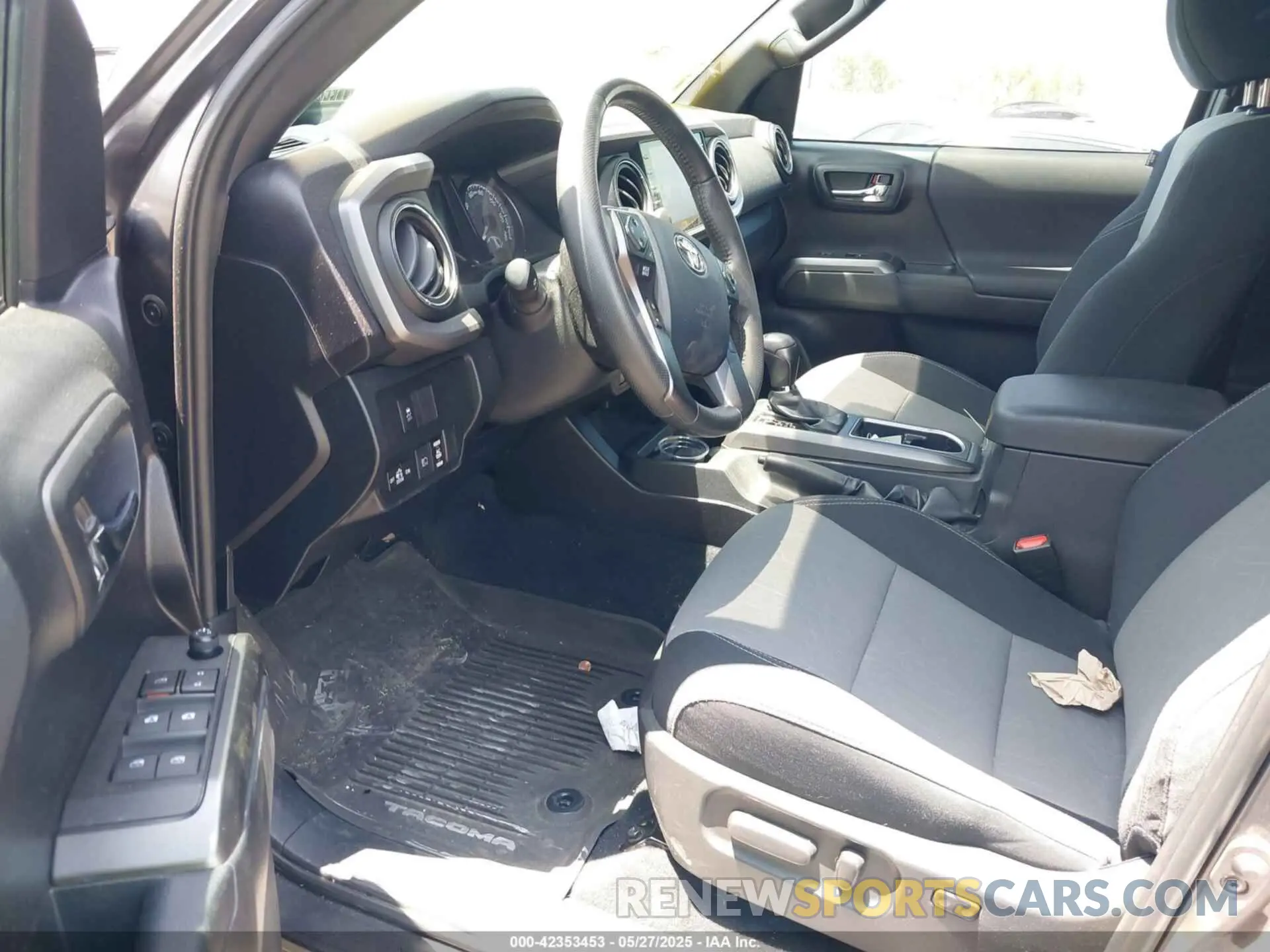 5 Photograph of a damaged car 3TMAZ5CN6LM138383 TOYOTA TACOMA 2020