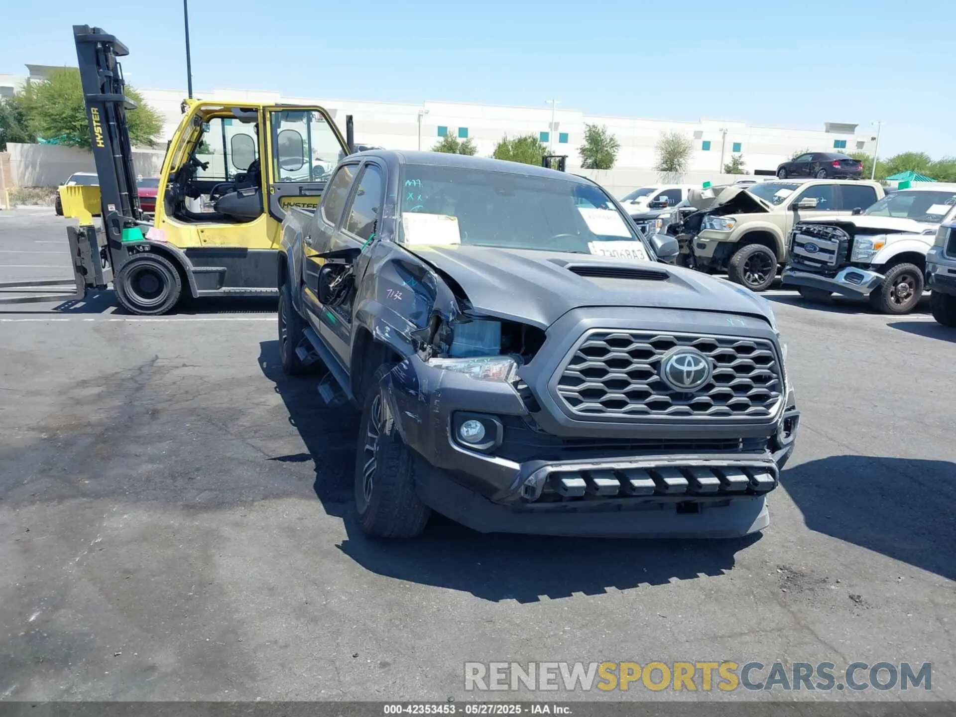 6 Photograph of a damaged car 3TMAZ5CN6LM138383 TOYOTA TACOMA 2020