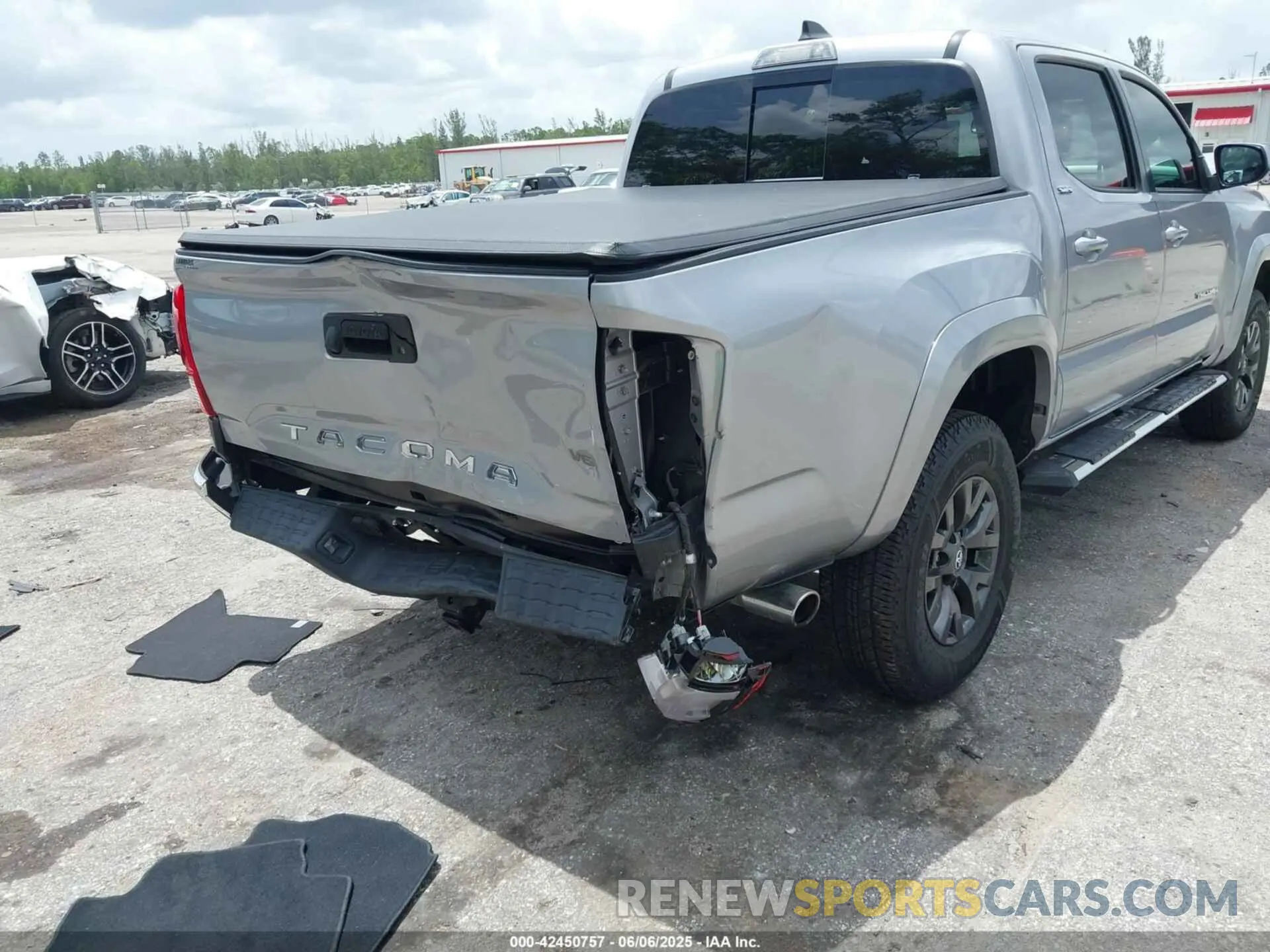 21 Photograph of a damaged car 3TMAZ5CN7LM133077 TOYOTA TACOMA 2020